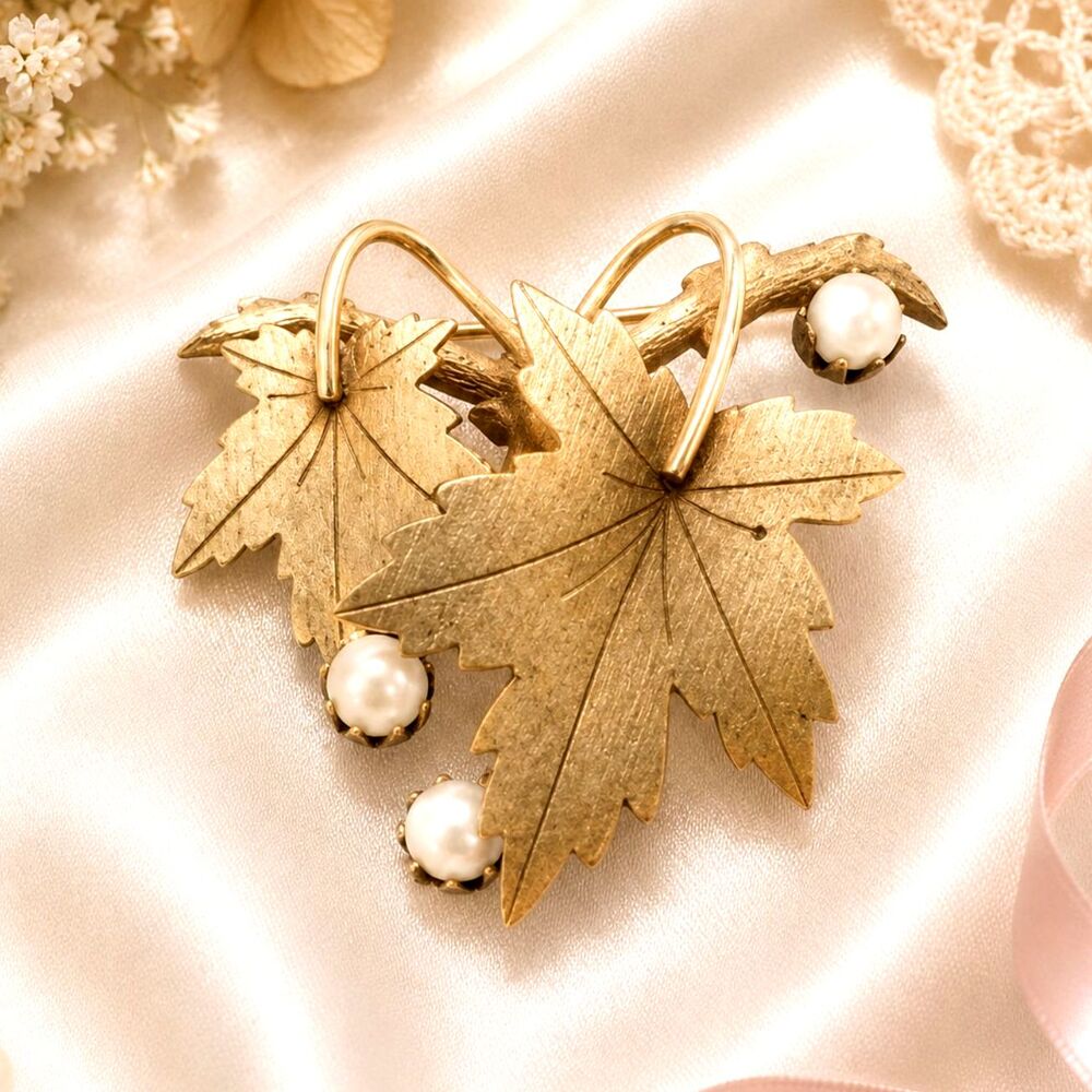Sarah Coventry Vintage 1960's Gold Tone Maple Leaf Cultured Pearl Brooch